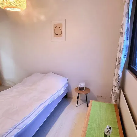 Renovated 2 Bedroom Aparment