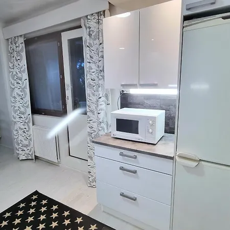 Renovated 2 Bedroom Aparment