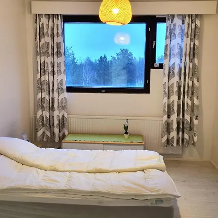 Renovated 2 Bedroom Aparment アパート *