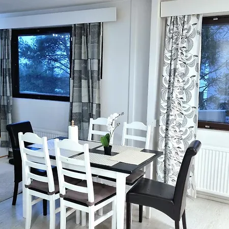 Renovated 2 Bedroom Aparment *