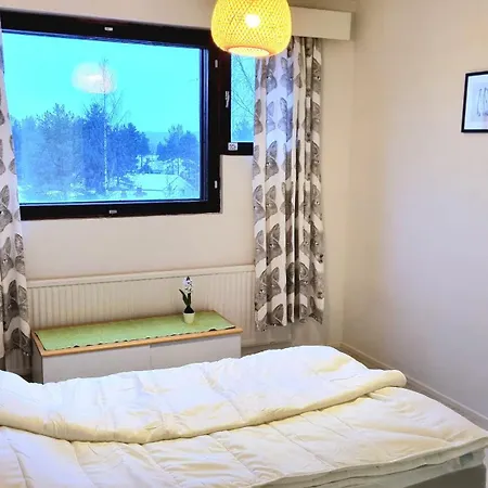 Renovated 2 Bedroom Aparment アパート *