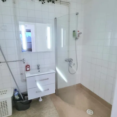 アパート Renovated 2 Bedroom Aparment